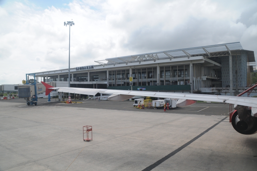 Sandakan Airport arrivals kerb, or the reserve road turn-off sign